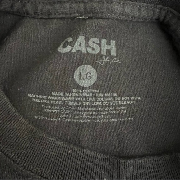 Oversized Johnny Cash "The Man in Black American Legend" Graphic Crew Neck Tee - Picture 4 of 4